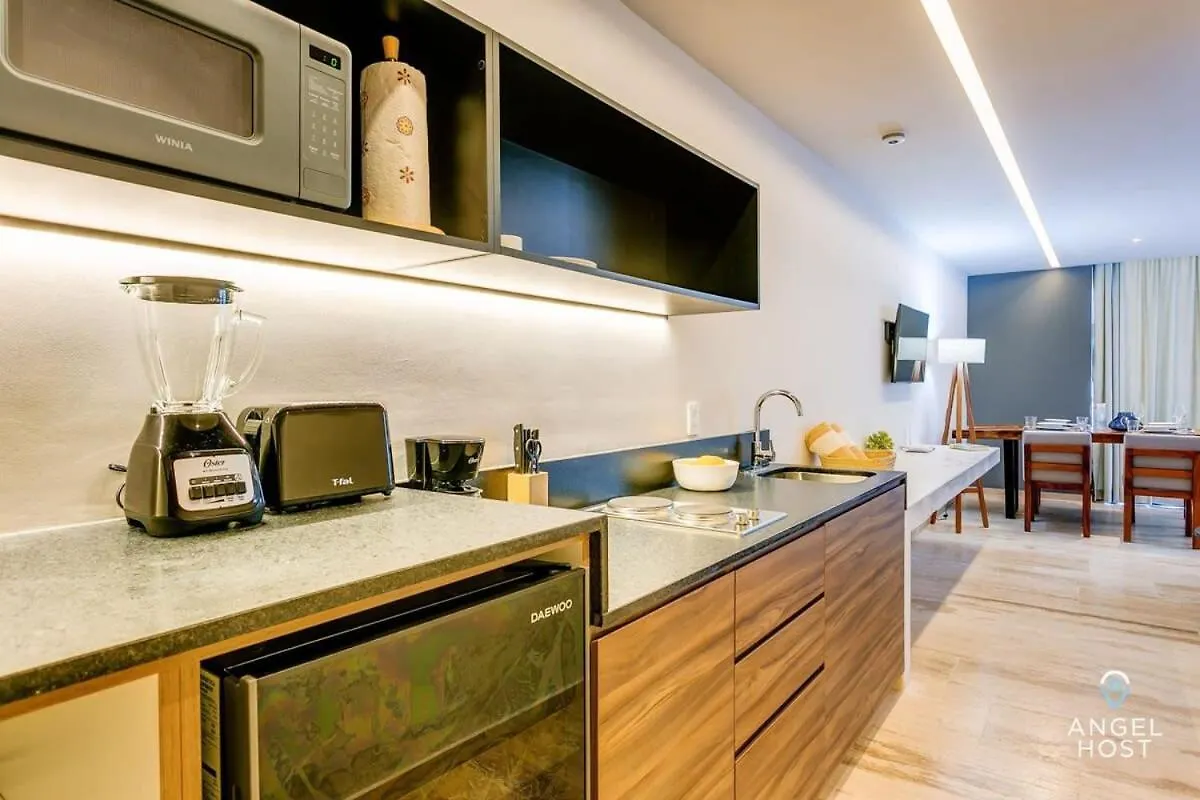 New Downtown Stay With Oceanview Roof Pool And Gym Plus Cafe Playa del Carmen